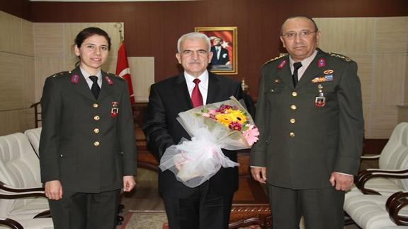 İl Jandarma ve Garnizon Komutanından Öğretmenler Günü Ziyareti
