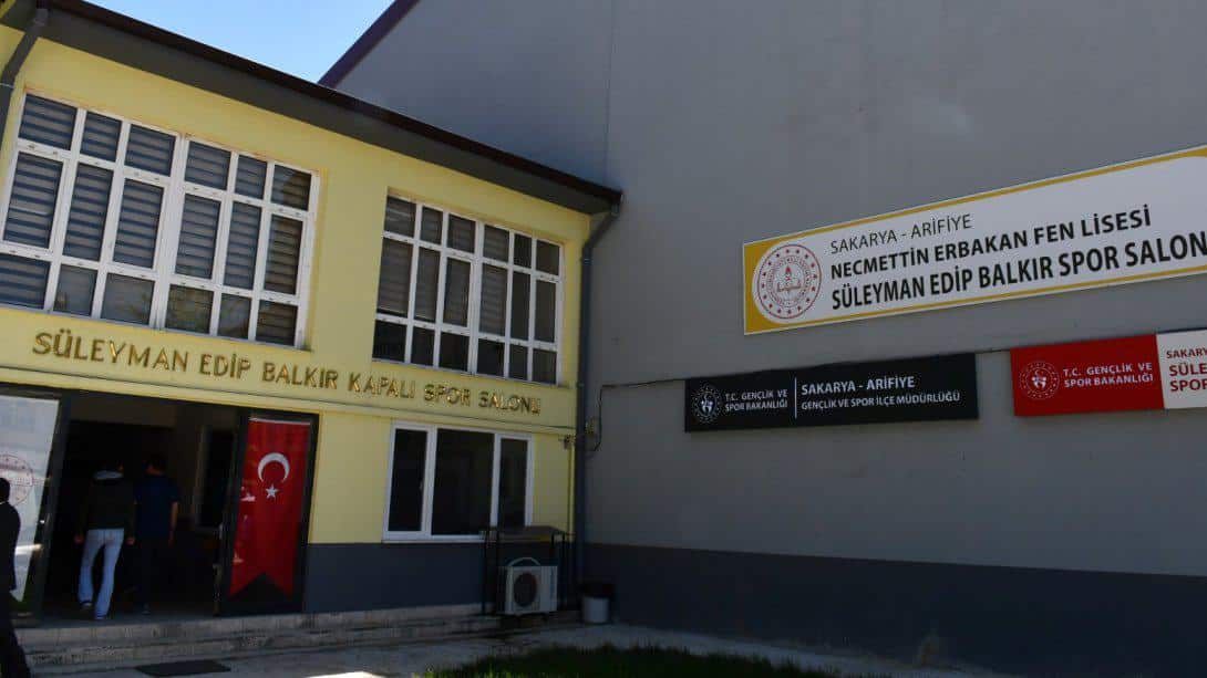 Arifiye İlçesinde Spor Salonu Yenilendi