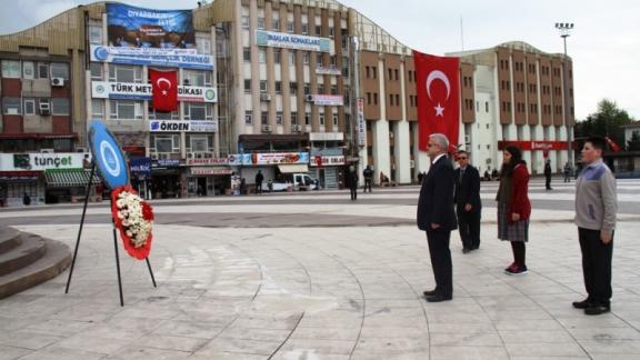 Atatürk Anıtında Çelenk Sunma Töreni