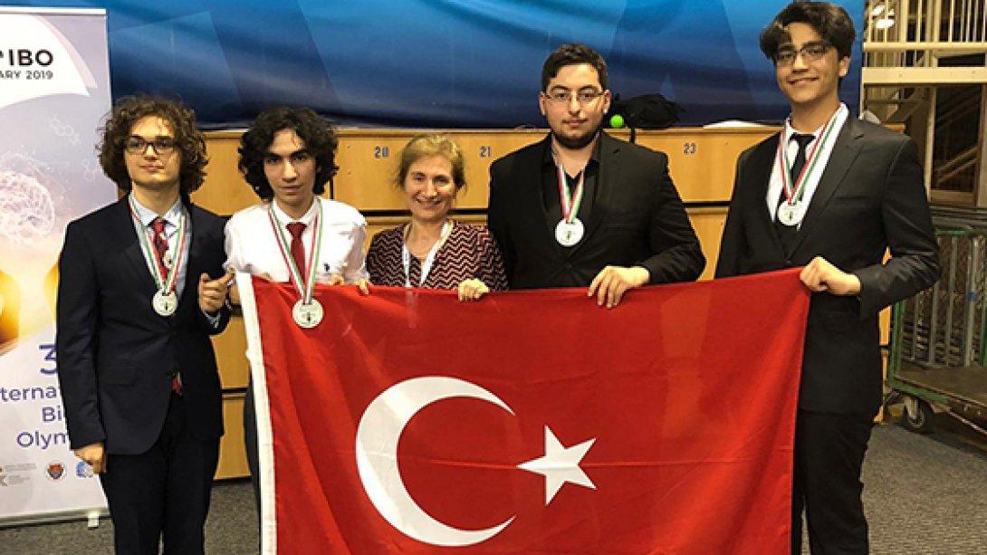 Cevat Ayhan Fen Lisesi Öğrencisi Hasan Zeki Yıldız, Dünya Biyoloji Olimpiyatında Gümüş Madalya Kazandı.