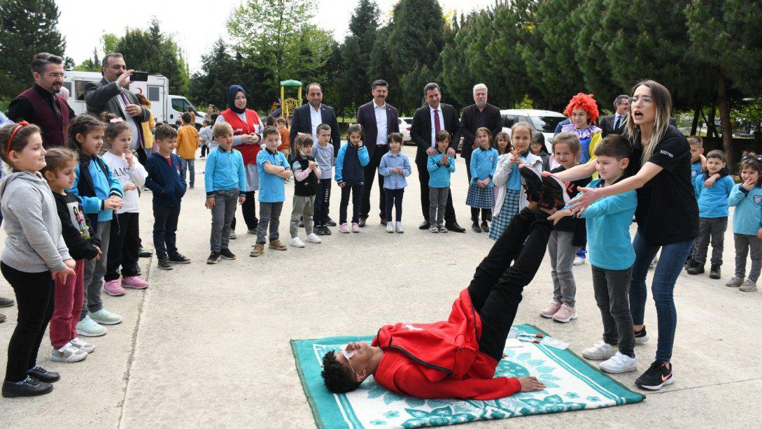 Trafik ve İlk Yardım Haftası Etkinlikleri Abdullah Esma Kocabıyık İlkokulunda Gerçekleştirildi