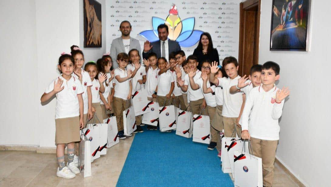 Osmanbey İlkokulu Öğrencilerinden İl Millî Eğitim Müdürümüze Ziyaret 